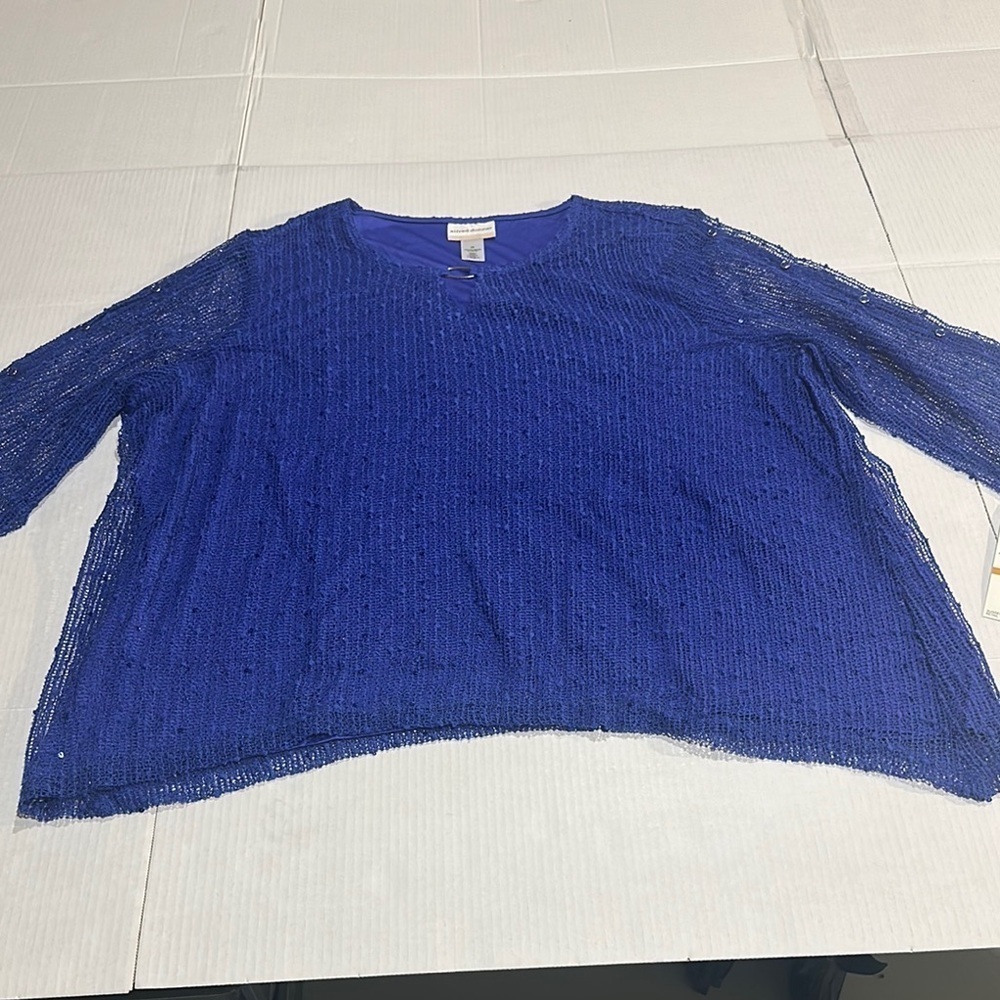 NWT Alfred Dunner Women's Blue Top elbow length w tiny v neck silver accessory
